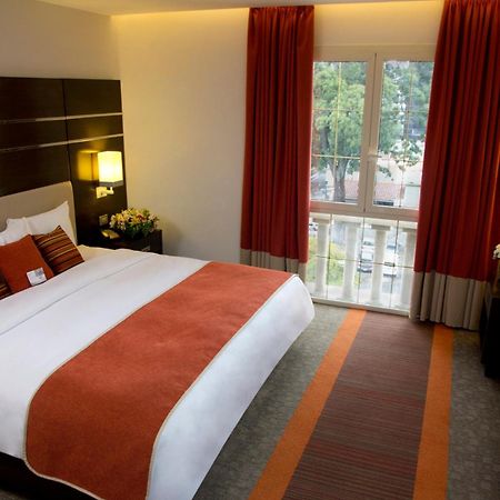 Hotel Altamira Village Каракас Экстерьер фото