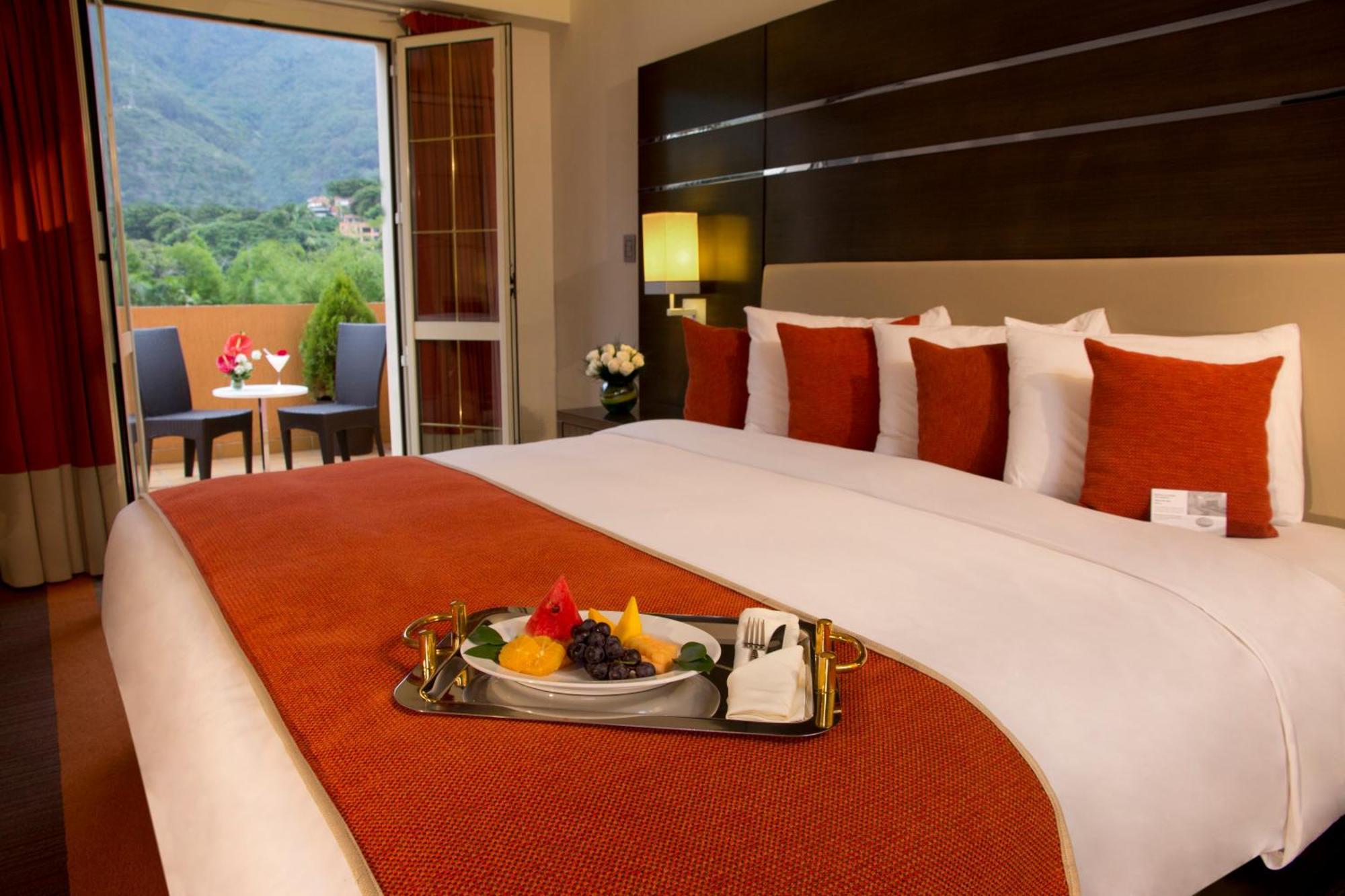 Hotel Altamira Village Каракас Экстерьер фото