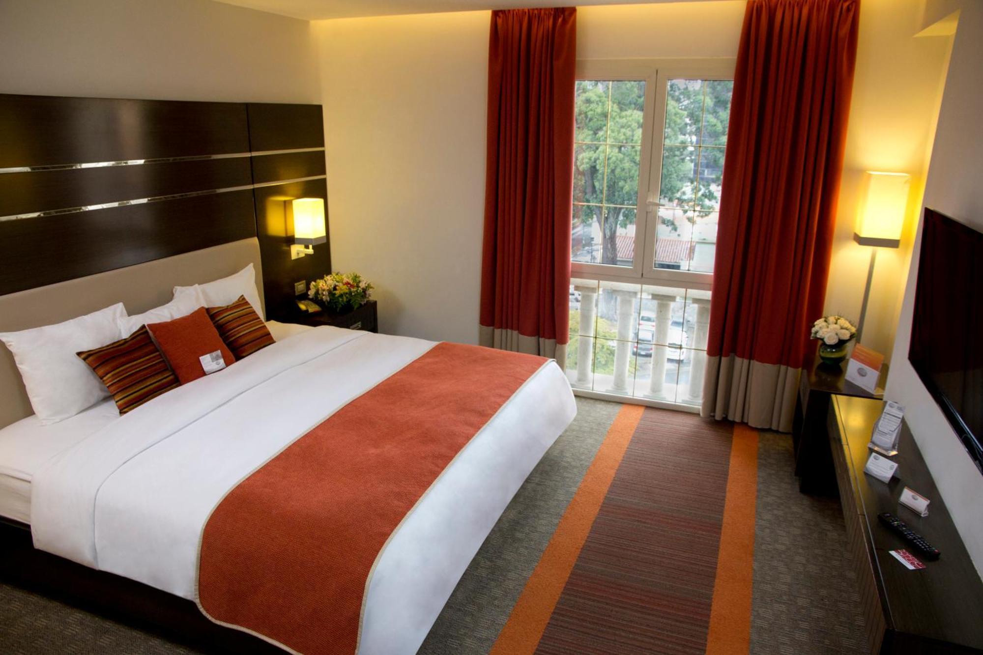 Hotel Altamira Village Каракас Экстерьер фото
