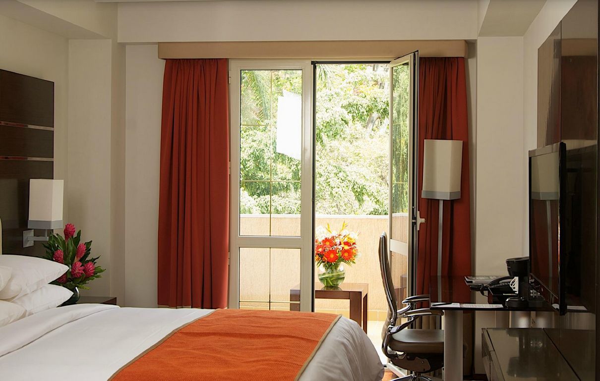 Hotel Altamira Village Каракас Экстерьер фото